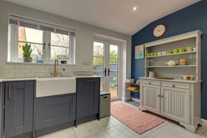 Microwave, dishwasher - 1 The Cottages, Aylmerton, Norfolk (Aylmerton)