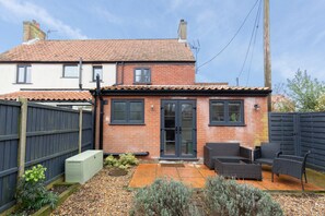 Exterior - 1 The Cottages, Aylmerton, Norfolk (Aylmerton)