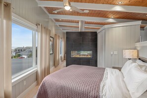Free WiFi, bed sheets - Luxury coastal home with ocean views, deck, and artful interiors. Mid-term rental, 30+ nights. (Manzanita)