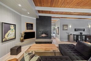 Smart TV, fireplace - Luxury coastal home with ocean views, deck, and artful interiors. Mid-term rental, 30+ nights. (Manzanita)