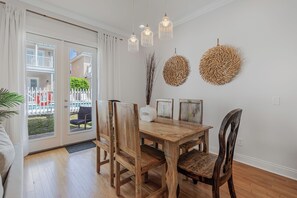 Dining - Spacious 3BR Getaway Short Walk to the Beach! (Panama City Beach)