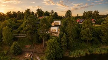 Deluxe Villa, 4 Bedrooms, Lake View | Iron/ironing board, WiFi (free)