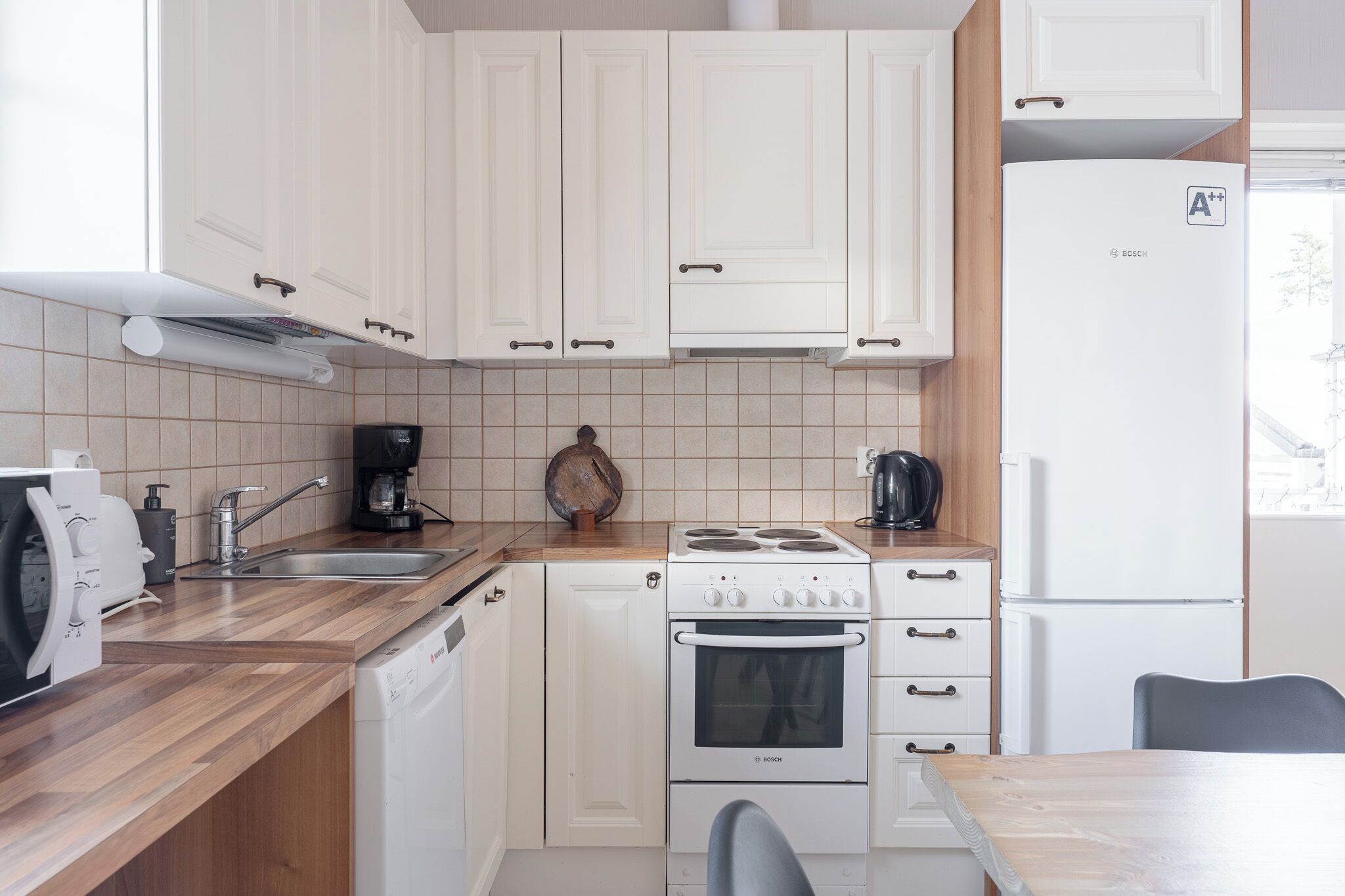 Comfort Cabin, 3 Bedrooms, Courtyard View | Private kitchen