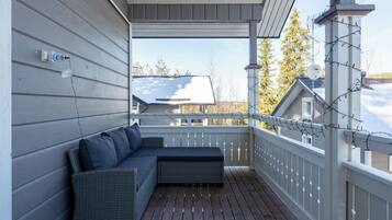 Cabaña Confort, 3 habitaciones, vista al patio | Balcón