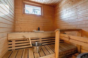 Comfort Cabin, 3 Bedrooms, Courtyard View | Sauna