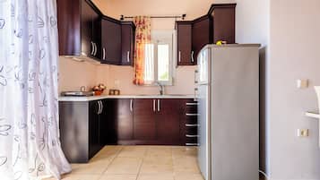 Family Apartment, Partial Sea View | Dapur peribadi