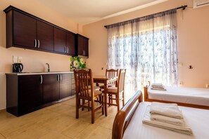 Apartament familiar, vistes parcials al mar | Sala d'estar