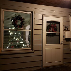 Exterior detail - NFL DRAFT 2-bedroom apartment in Pittsburghs Mt Washington neighborhood. (Pittsburgh)