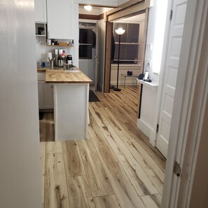 Interior - NFL DRAFT 2-bedroom apartment in Pittsburghs Mt Washington neighborhood. (Pittsburgh)