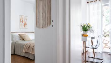 2 slaapkamers, een bureau, een strijkplank/strijkijzer, gratis wifi