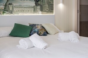 Casa geminada clássica, 1 cama King, vista para a cidade | Ferros/tábuas de passar roupa, Wi-Fi de cortesia
