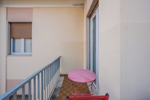 Classic Townhome, 1 Bedroom, City View | Teres/patio