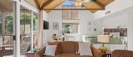 Studio | Living area | Smart TV, streaming services
