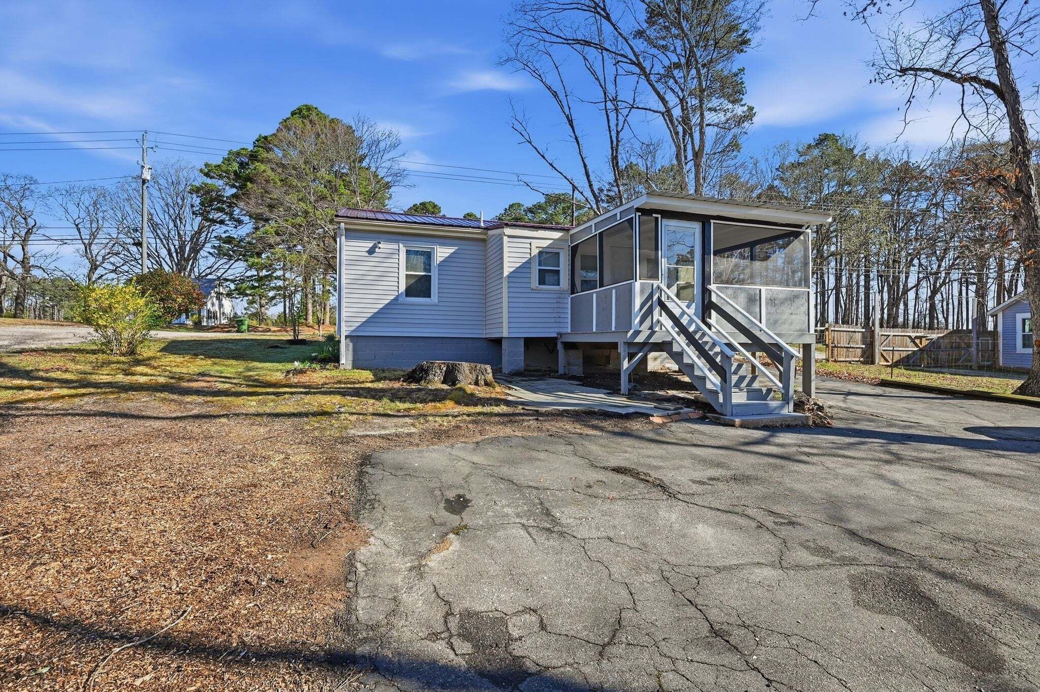 House, 2 Bedrooms | Exterior