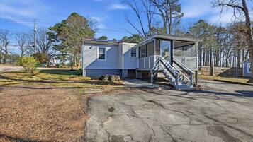 House, 2 Bedrooms | Exterior