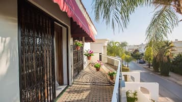 Chambre Double Deluxe, balcon, vue ville | Enceinte de lâhĂ©bergement