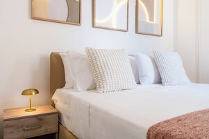Suite, Beach View | Desk, iron/ironing board, WiFi (free)
