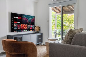 Suíte, vista para a praia | Área de estar