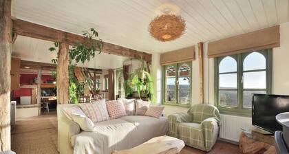 Panoramic Views • 5 mins Drive from Redbank Events • Rural Retreat • Birdwatching Paradise • Sleeps 6