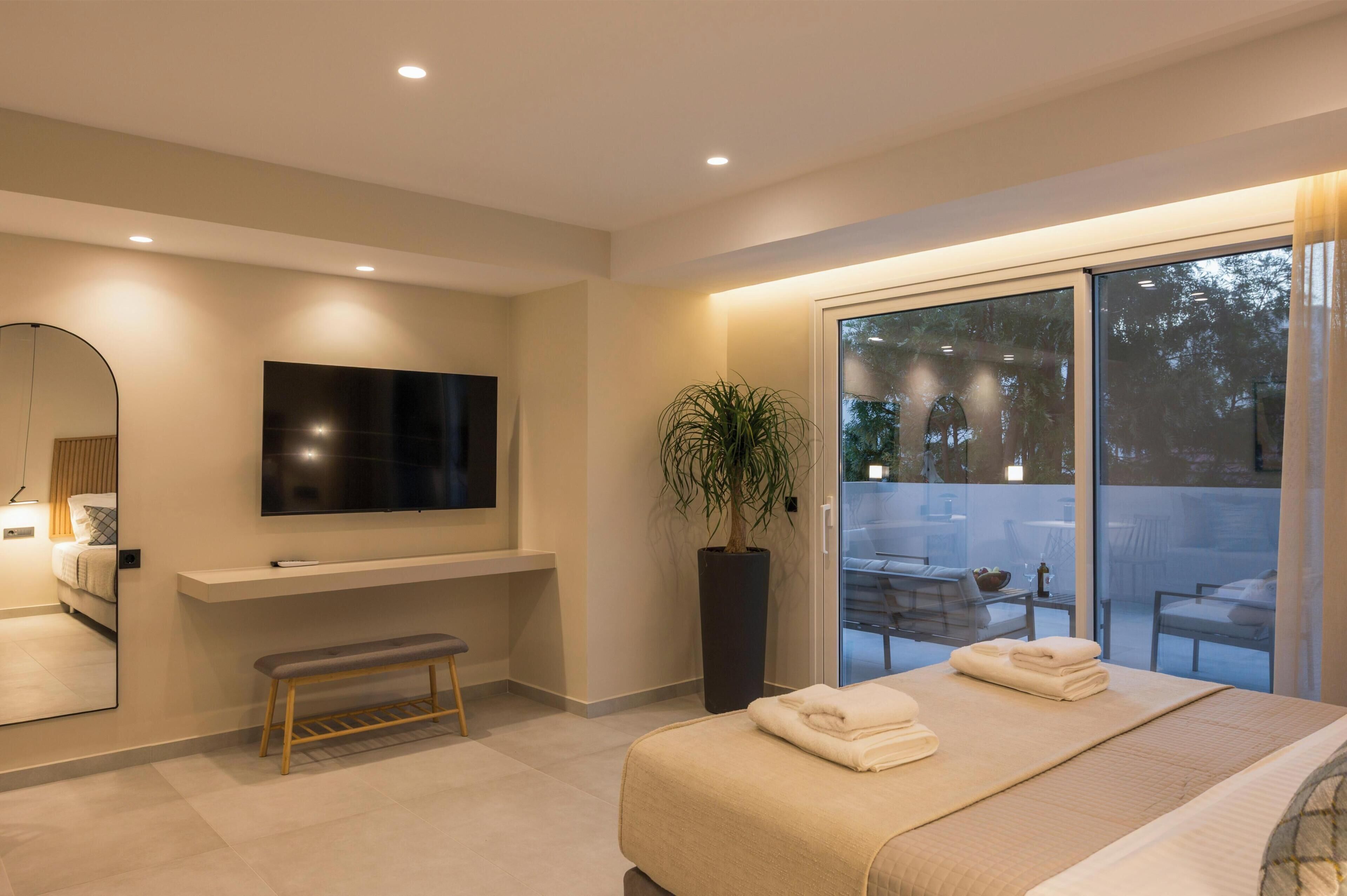 Deluxe Room No102 | Odada kasa, güneşlik/perde, ses yalıtımı, ütü/ütü masası 