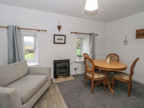 Living area - HOLLY COTTAGE, pet friendly, character holiday cottage in Inveraray (Inveraray)