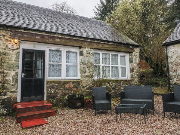 Exterior - HOLLY COTTAGE, pet friendly, character holiday cottage in Inveraray (Inveraray)