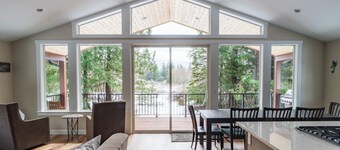 May Creek Peaks: Custom built home on private acres w/ mountain views, covered spa, luxury amenities