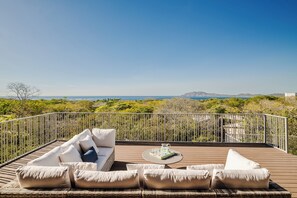 Property grounds - Bella Vida | Luxury Oceanview Villa w/ Breakfast, gym, sauna & Concierge (Tamarindo)