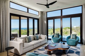 Smart TV, table football, books - Bella Vida | Luxury Oceanview Villa w/ Breakfast, gym, sauna & Concierge (Tamarindo)