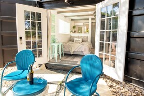 Terrace/patio - Scenic Canyon Lake Container Retreat (Canyon Lake)
