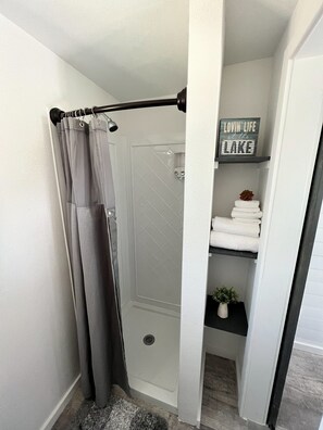 Towels - Scenic Canyon Lake Container Retreat (Canyon Lake)