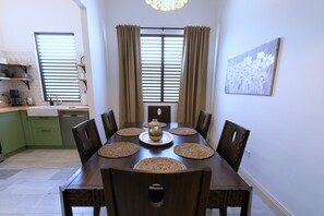 Dining - Urban Luxury apartment 25 min from San Juan (Luis Munoz Rivera)