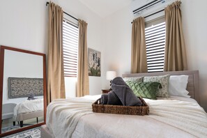 Iron/ironing board, Internet, bed sheets - Urban Luxury apartment 25 min from San Juan (Luis Munoz Rivera)