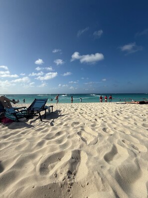 Beach nearby - 3-bedroom 2 bathrooms house by Eagle Beach with AC sleeps up to 10  (Oranjestad)