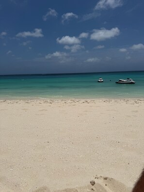 Beach nearby - 3-bedroom 2 bathrooms house by Eagle Beach with AC sleeps up to 10  (Oranjestad)