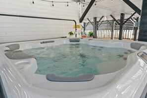 Indoor spa tub - A Breezy Summer - Channel House w/Hot Tub (North Myrtle Beach)