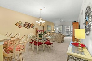 Interior - Ocean Keyes Seashore 4622 - Walk to Beach (North Myrtle Beach)