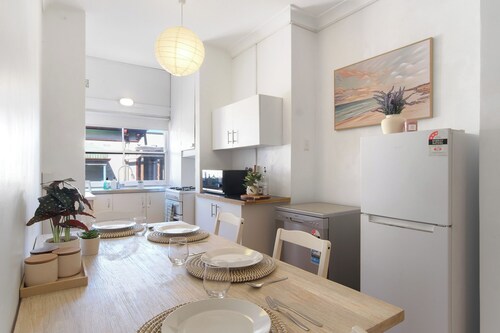 2BR Bondi Paradise | Minutes to Beach & Shops