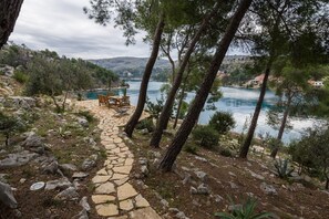 Property grounds - Luxury Villa Azure Bay by the sea with heated pool and BBQ, perfect for families and pets (Bobovišća)