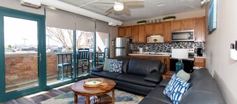 Pool Side Condo Just Minutes to Cedar Point!