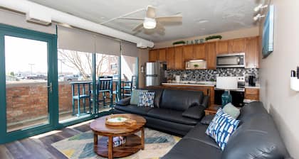 Pool Side Condo Just Minutes to Cedar Point!