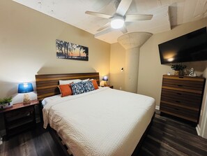 Room - Pool Side Condo Just Minutes to Cedar Point! (Sandusky)