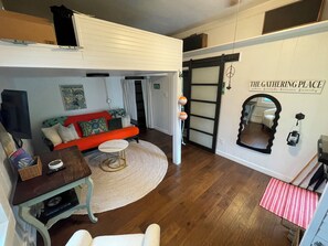 Living area - Charming Conch 3-bedroom House with AC in Sunny Key West - Walkable Location (Key West)