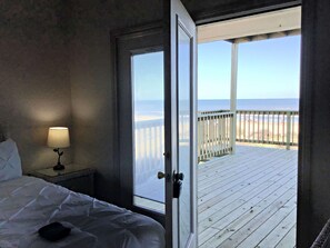 5 bedrooms, WiFi, bed sheets - The Shoreline Social - Front Row Beach Home, Cheers! (Surfside Beach)