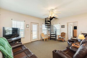 TV - The Shoreline Social - Front Row Beach Home, Cheers! (Surfside Beach)