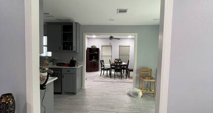 Neat 3 bedroom retreat with AC in charming Princeton. Two minutes to Lavon lake.