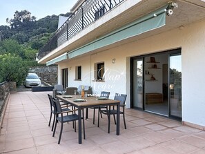 Outdoor dining - Elegant family villa with sea view for 4 people at La Fossette (Le Lavandou)