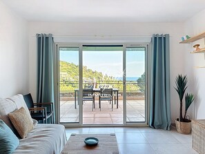 TV - Elegant family villa with sea view for 4 people at La Fossette (Le Lavandou)