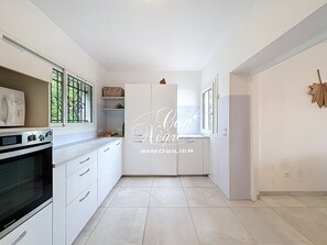 Frigorifero, microonde, forno, lavastoviglie