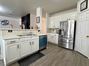 Private kitchen - Big Beautiful BOLD (Grand Prairie)